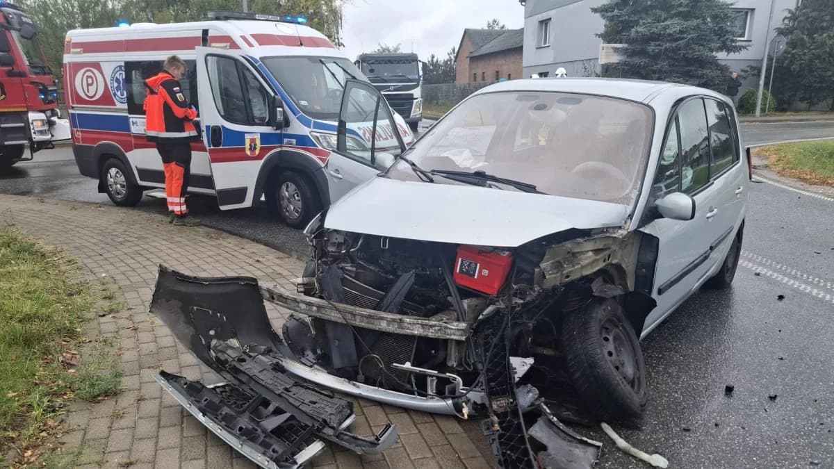 Zderzenie dwóch samochodów pod Piotrkowem
